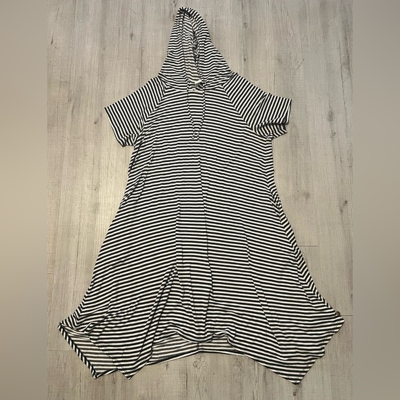 Lane Bryant Dresses & Skirts - LIVI Lane Bryant Striped Hooded Dress